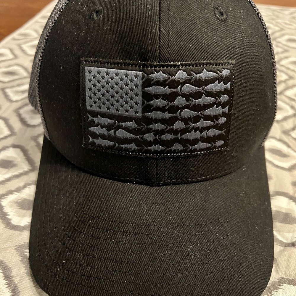 Columbia men’s ball cap. Black. Barely worn. Size S/M